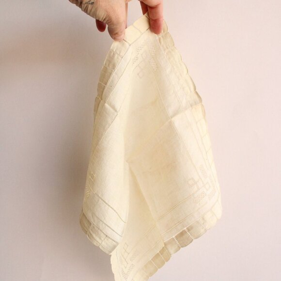 Vintage 1940s Handkerchief, Ivory Linen Natural Plant Hand Dyed Hankie, OOAK - Picture 9 of 10